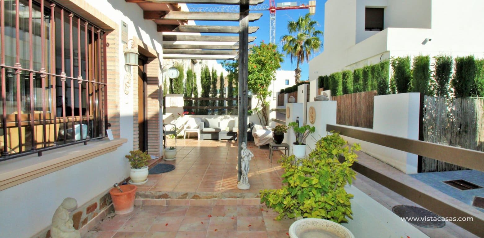 2 bedroom Villa for sale in Villamartin with pool - € 259,000 (Ref: 8732086)