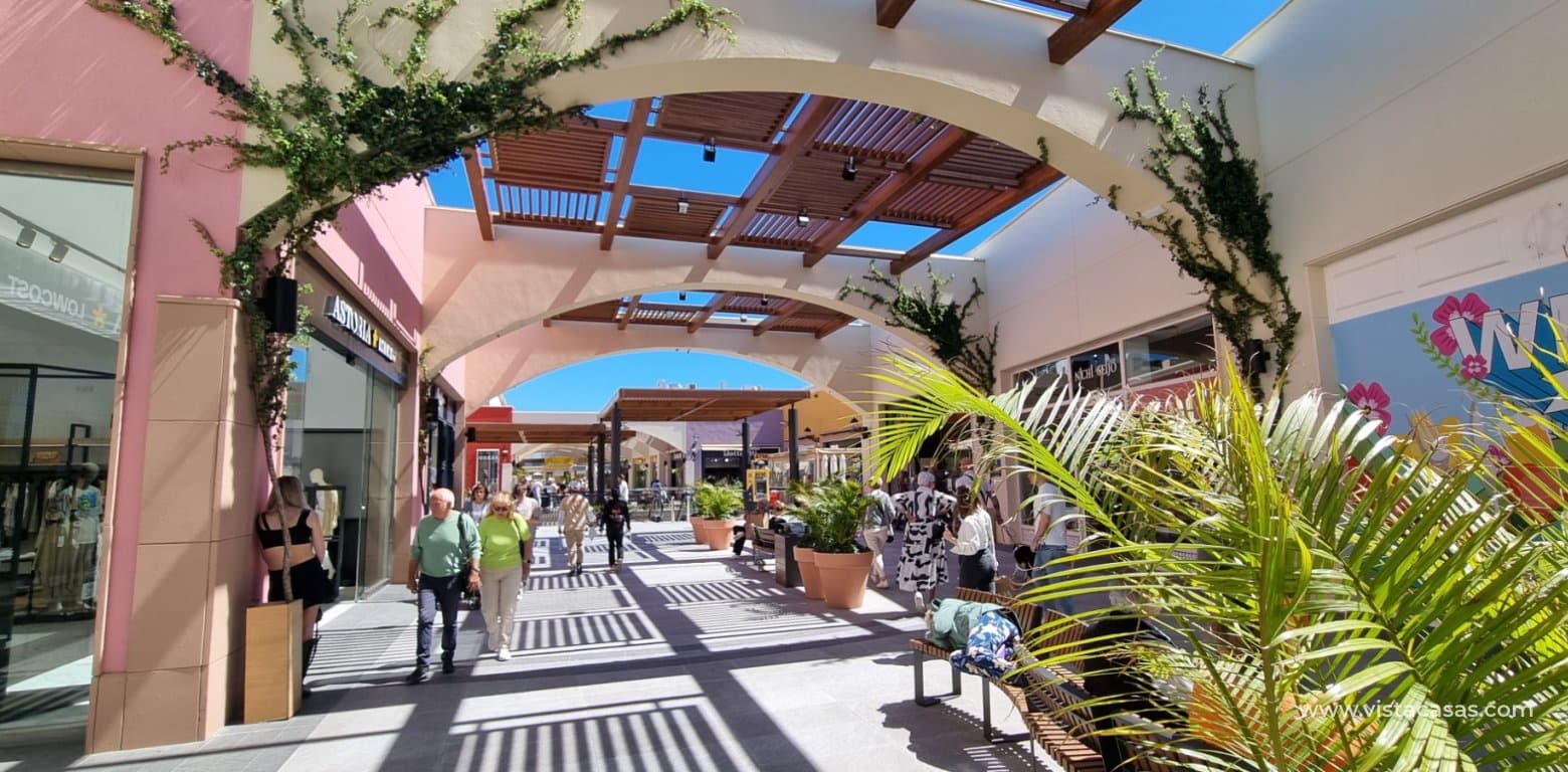 2 bedroom Villa for sale in Villamartin with pool - € 259,000 (Ref: 8732086)