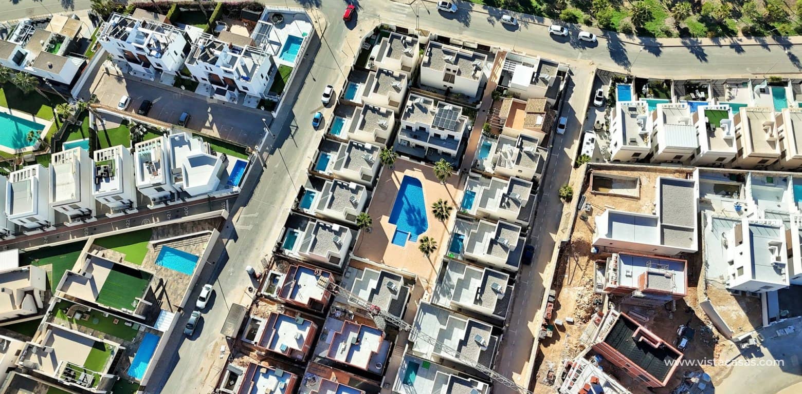 2 bedroom Villa for sale in Villamartin with pool - € 259,000 (Ref: 8732086)