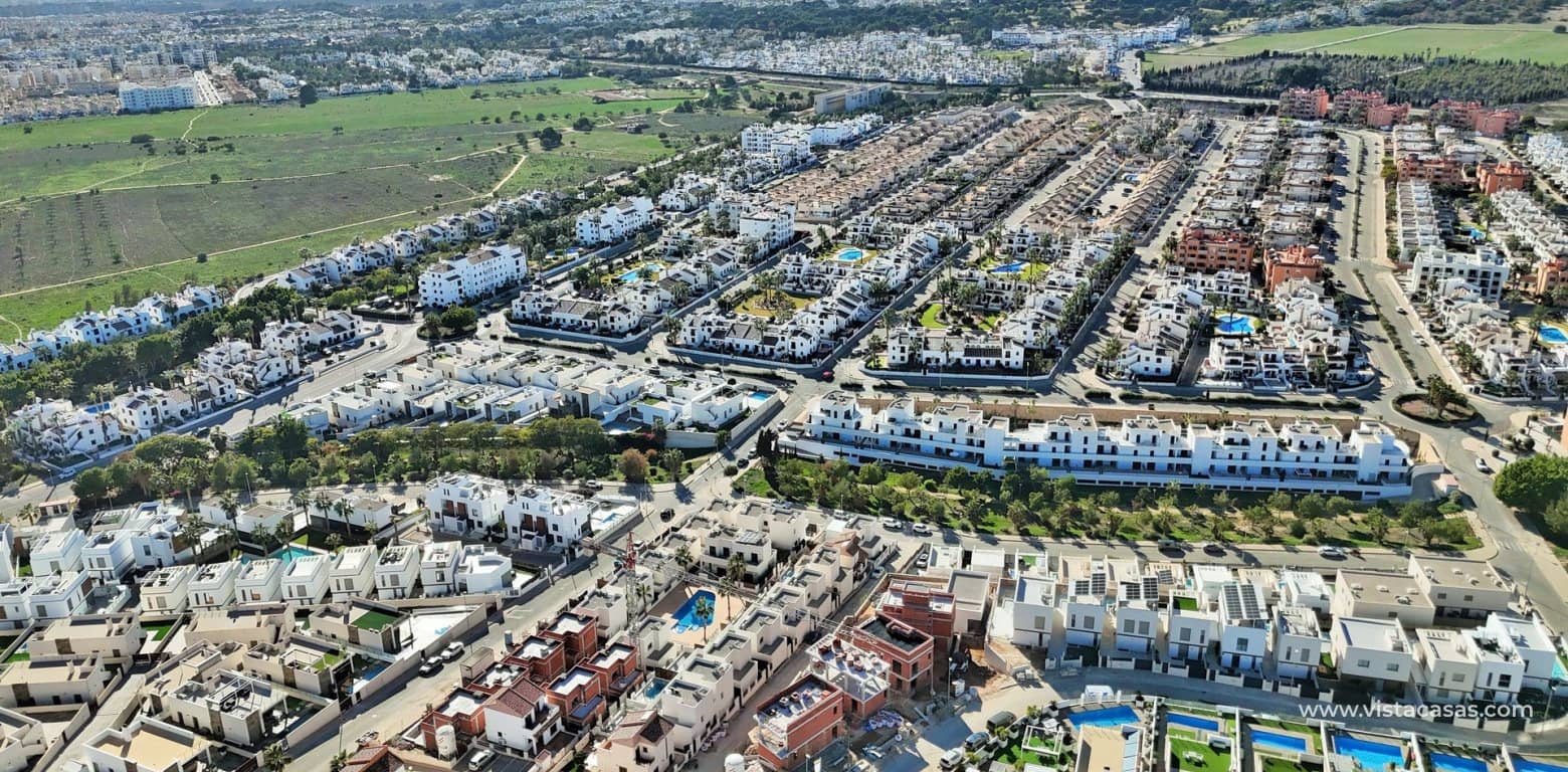 2 bedroom Villa for sale in Villamartin with pool - € 259,000 (Ref: 8732086)