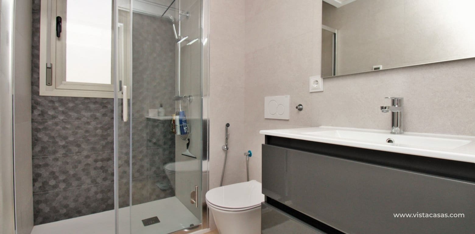 3 quarto Moradia para venda em Villamartin com piscina - 448 000 € (Ref: 8796383)