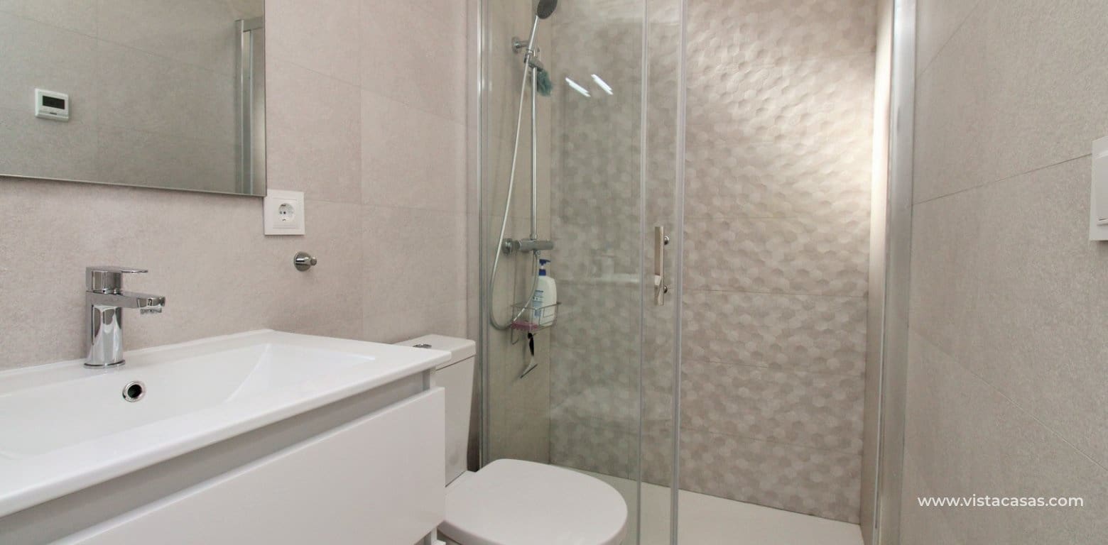 3 quarto Moradia para venda em Villamartin com piscina - 448 000 € (Ref: 8796383)