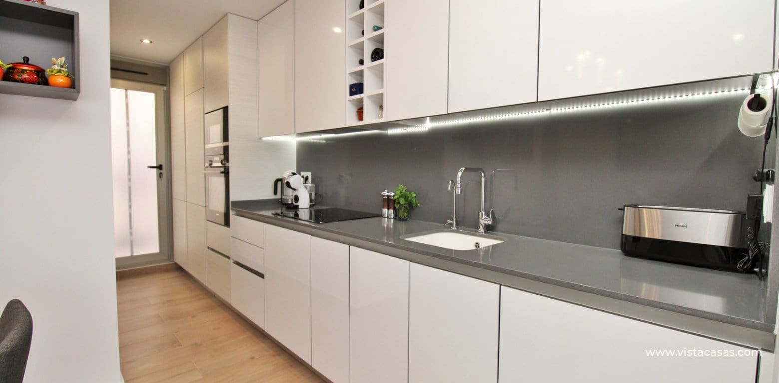 3 quarto Moradia para venda em Villamartin com piscina - 448 000 € (Ref: 8796383)