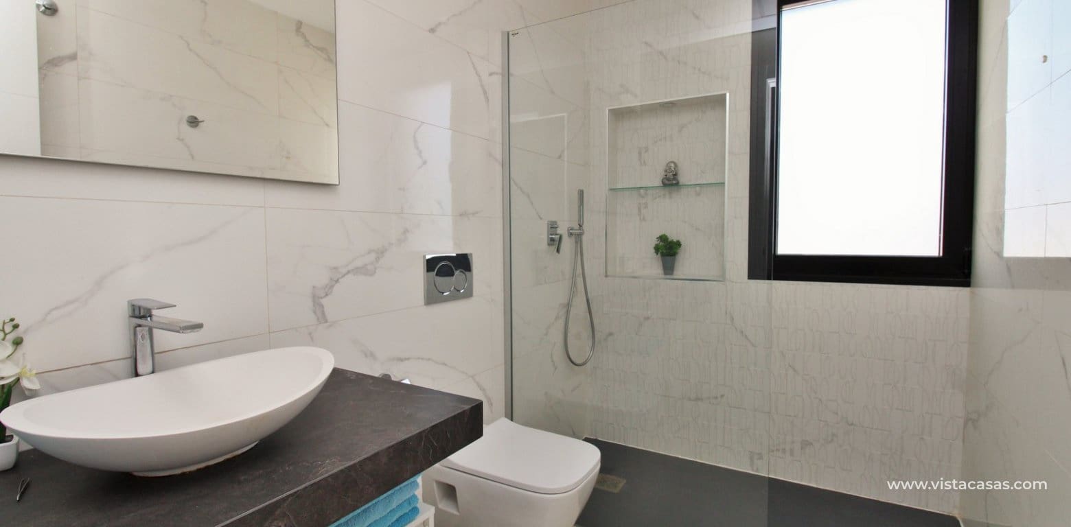 3 bedroom Villa for sale in Villamartin with pool - € 405,000 (Ref: 8802579)