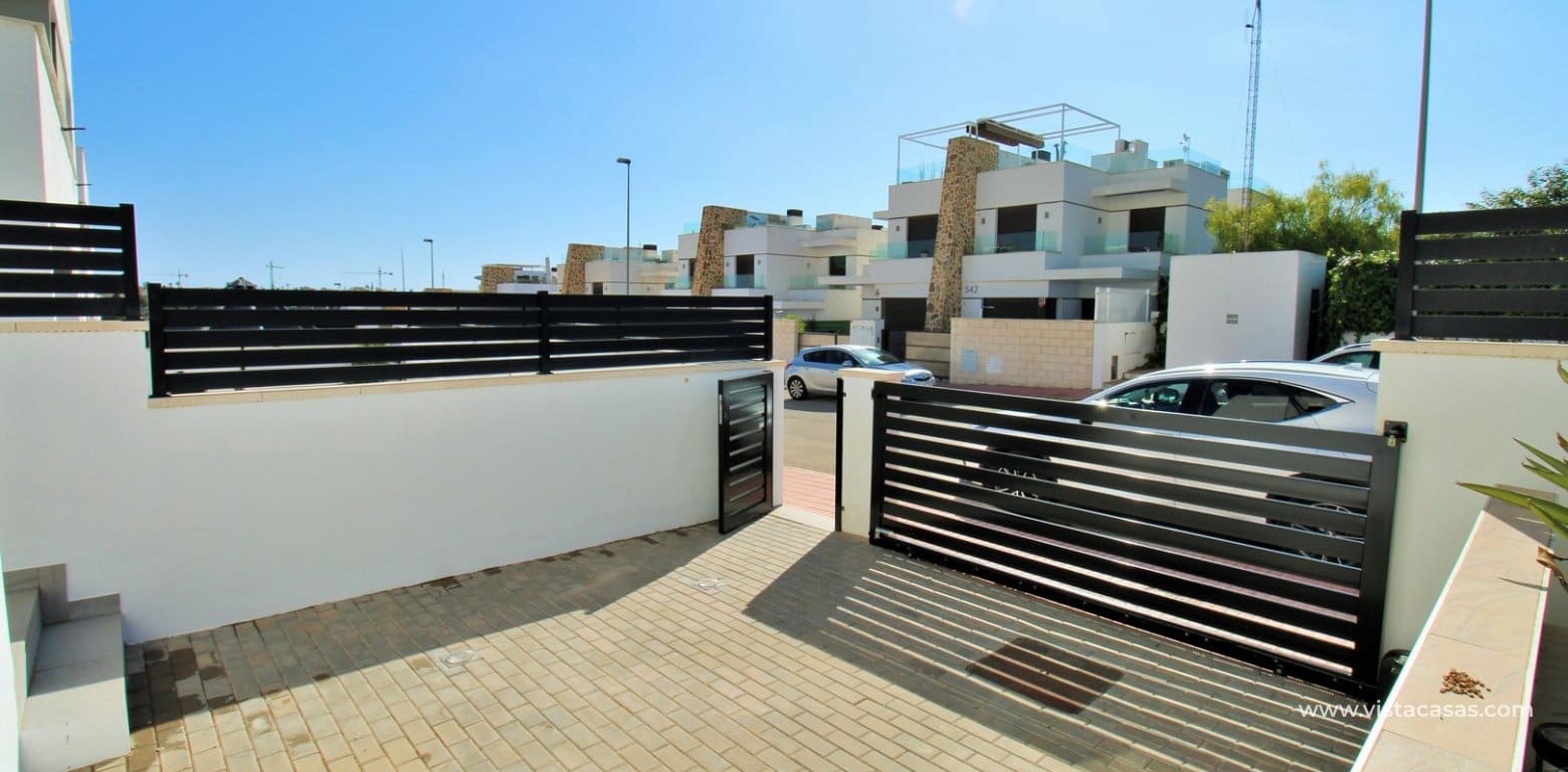 3 bedroom Villa for sale in Villamartin with pool - € 405,000 (Ref: 8802579)