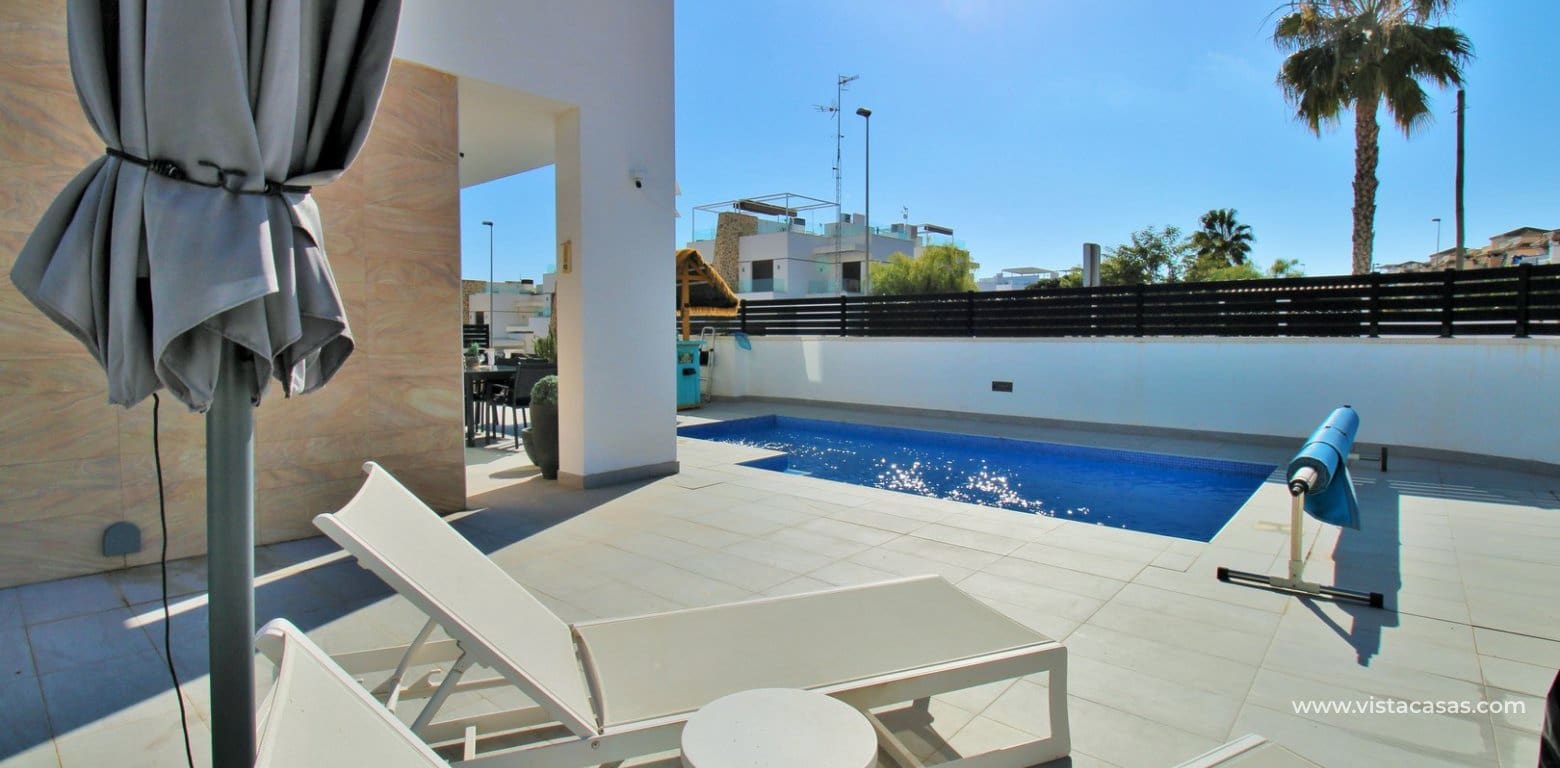 3 bedroom Villa for sale in Villamartin with pool - € 405,000 (Ref: 8802579)