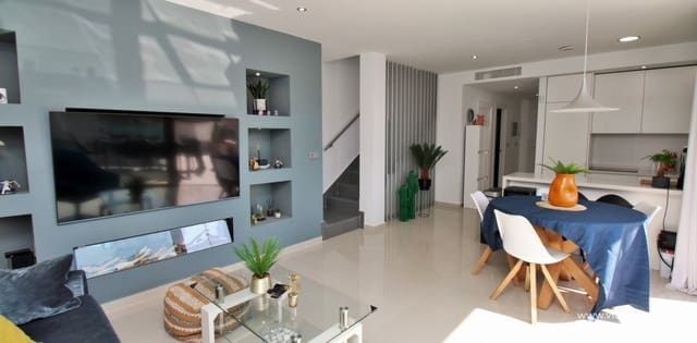 3 bedroom Villa for sale in Villamartin, Orihuela with pool - € 405,000 (Ref: 8802579)