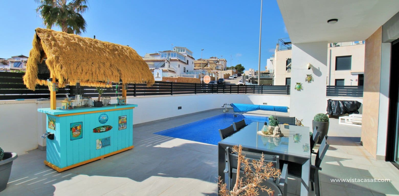 3 bedroom Villa for sale in Villamartin with pool - € 405,000 (Ref: 8802579)