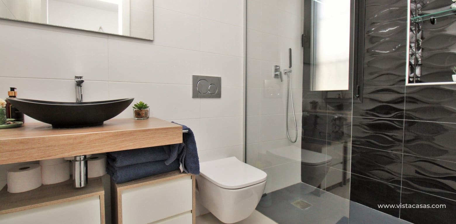 3 bedroom Villa for sale in Villamartin with pool - € 405,000 (Ref: 8802579)