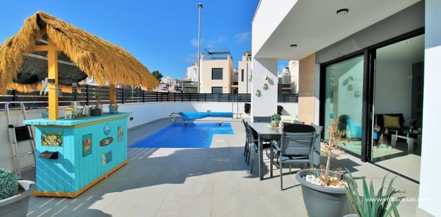 3 bedroom Villa for sale in Villamartin, Orihuela with pool - € 405,000 (Ref: 8802579)