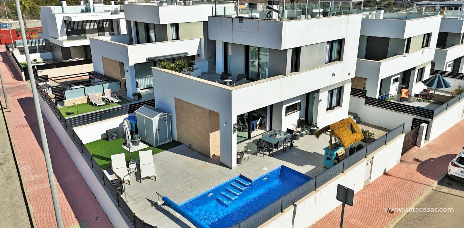 3 bedroom Villa for sale in Villamartin with pool - € 405,000 (Ref: 8802579)