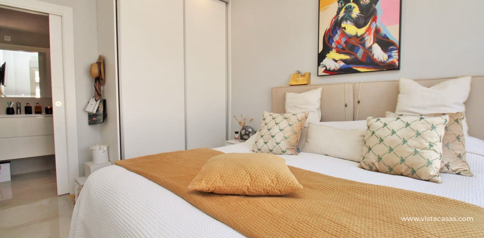 3 bedroom Villa for sale in Villamartin with pool - € 369,950 (Ref: 8803116)