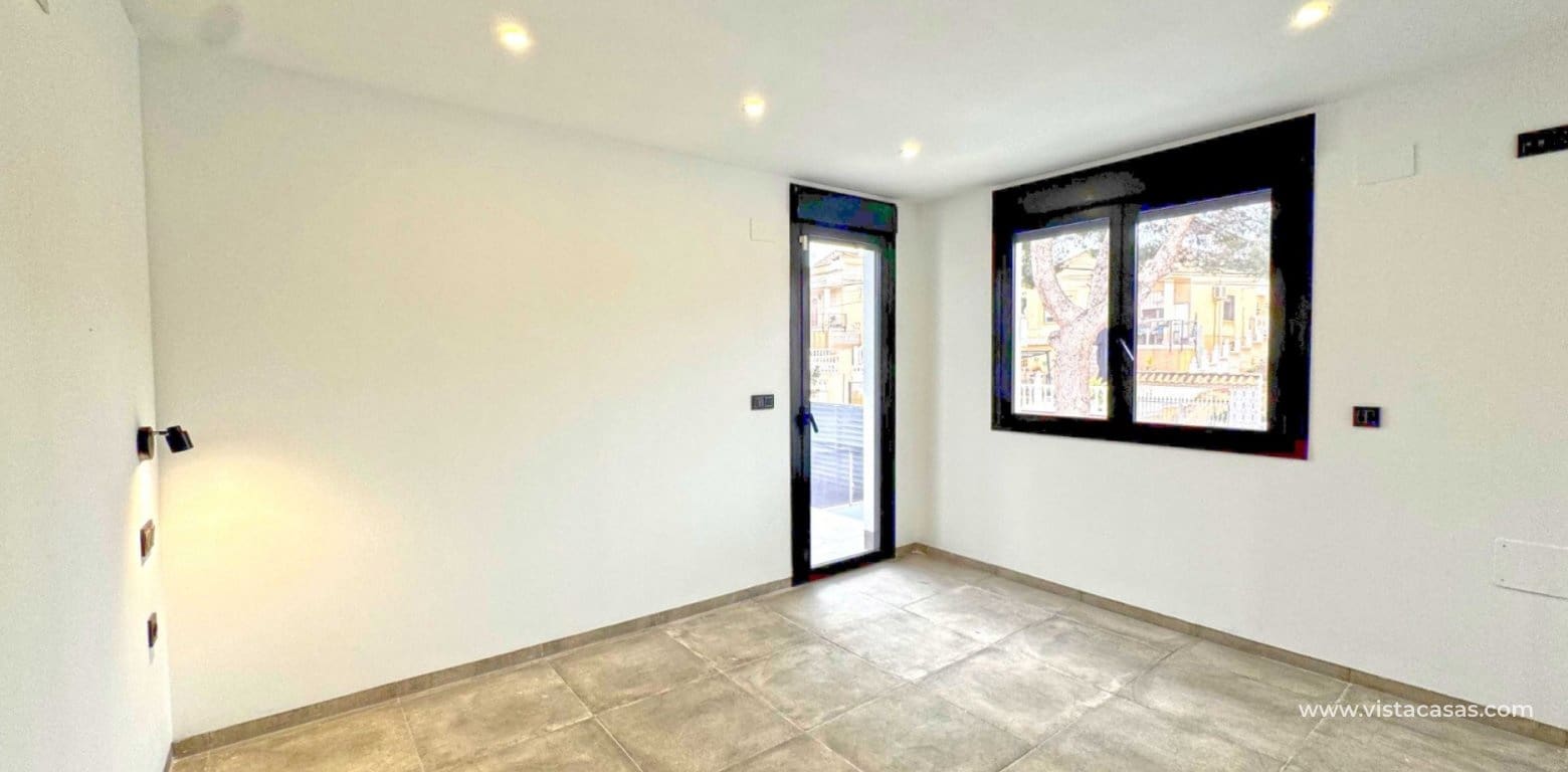 Chalet de 4 habitaciones en Los Balcones en venta - 495.000 € (Ref: 8828764)