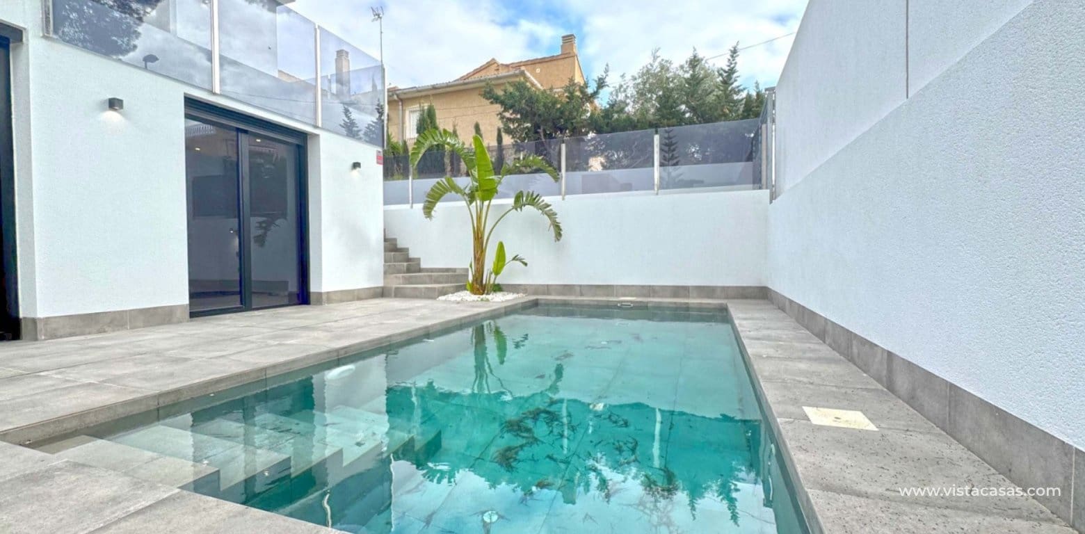 Chalet de 4 habitaciones en Los Balcones en venta - 495.000 € (Ref: 8828764)