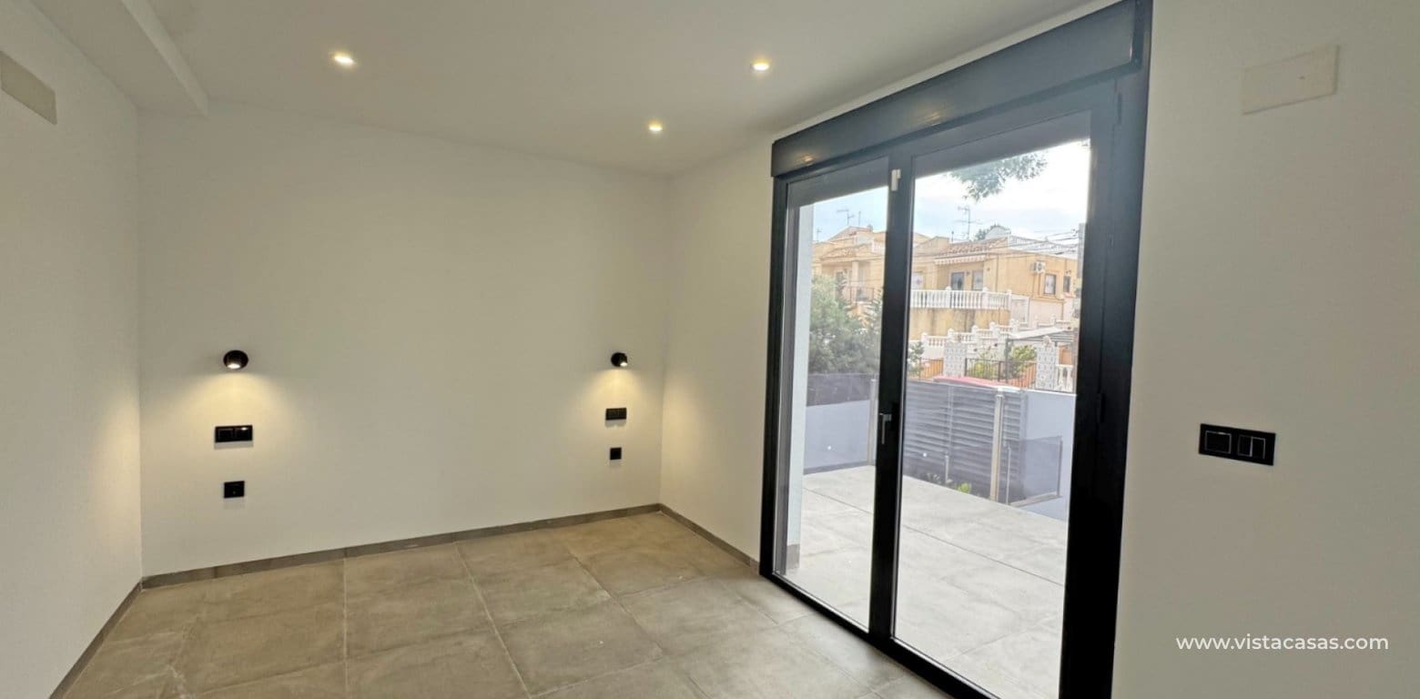 Chalet de 4 habitaciones en Los Balcones en venta - 495.000 € (Ref: 8828764)