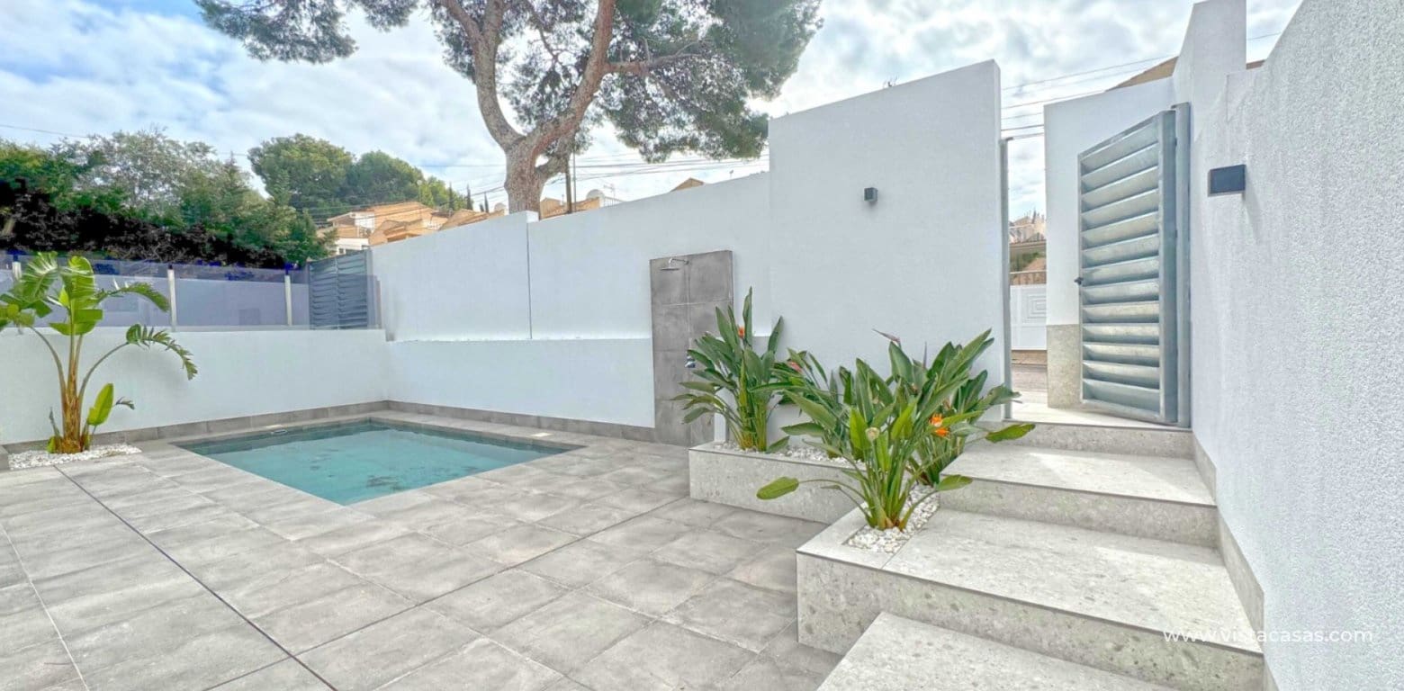 Chalet de 4 habitaciones en Los Balcones en venta - 495.000 € (Ref: 8828764)