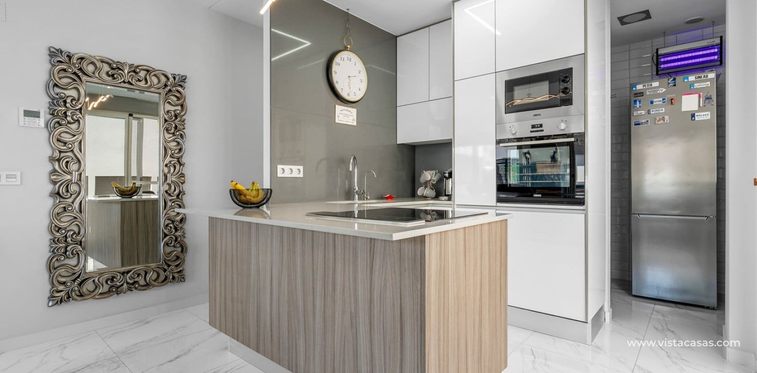 4 slaapkamer Villa te koop in Villamartin - € 449.000 (Ref: 8910241)