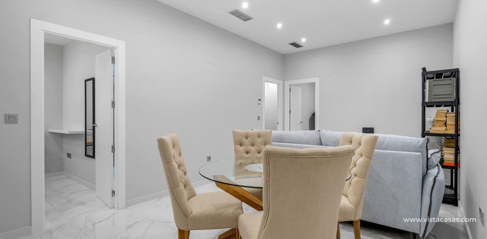 4 slaapkamer Villa te koop in Villamartin - € 449.000 (Ref: 8910241)