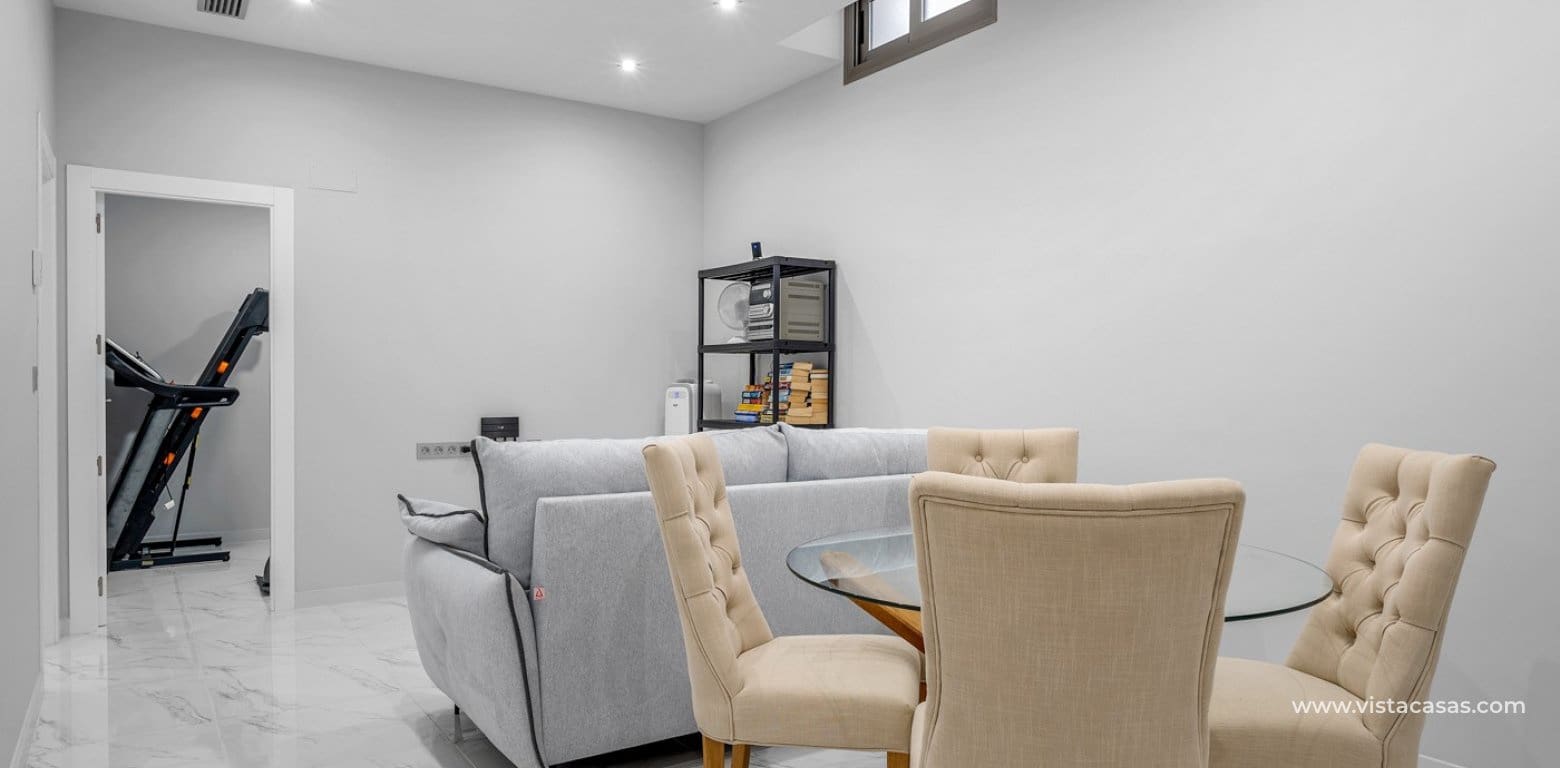 4 slaapkamer Villa te koop in Villamartin - € 449.000 (Ref: 8910241)