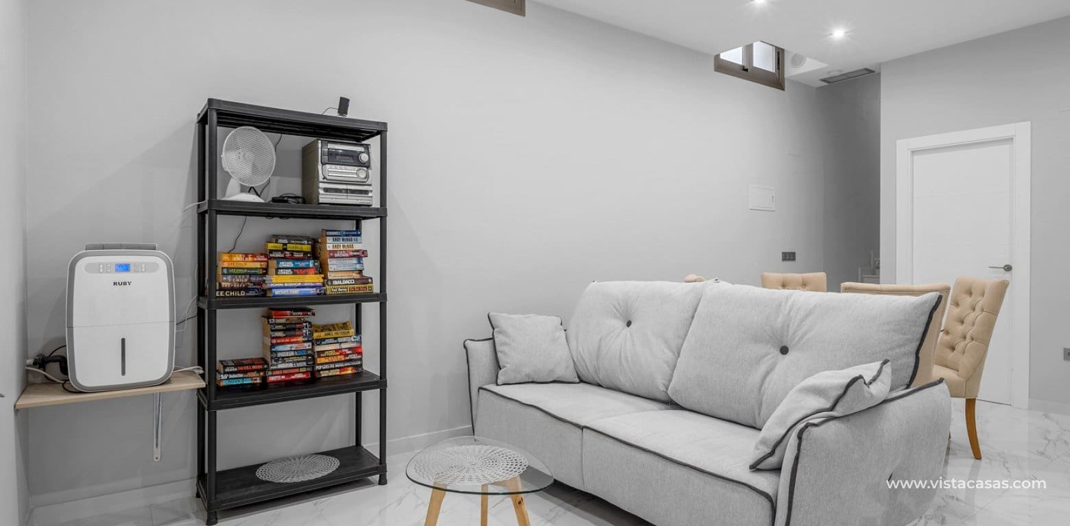 4 slaapkamer Villa te koop in Villamartin - € 449.000 (Ref: 8910241)