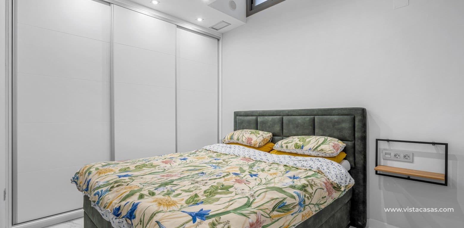 4 slaapkamer Villa te koop in Villamartin - € 449.000 (Ref: 8910241)