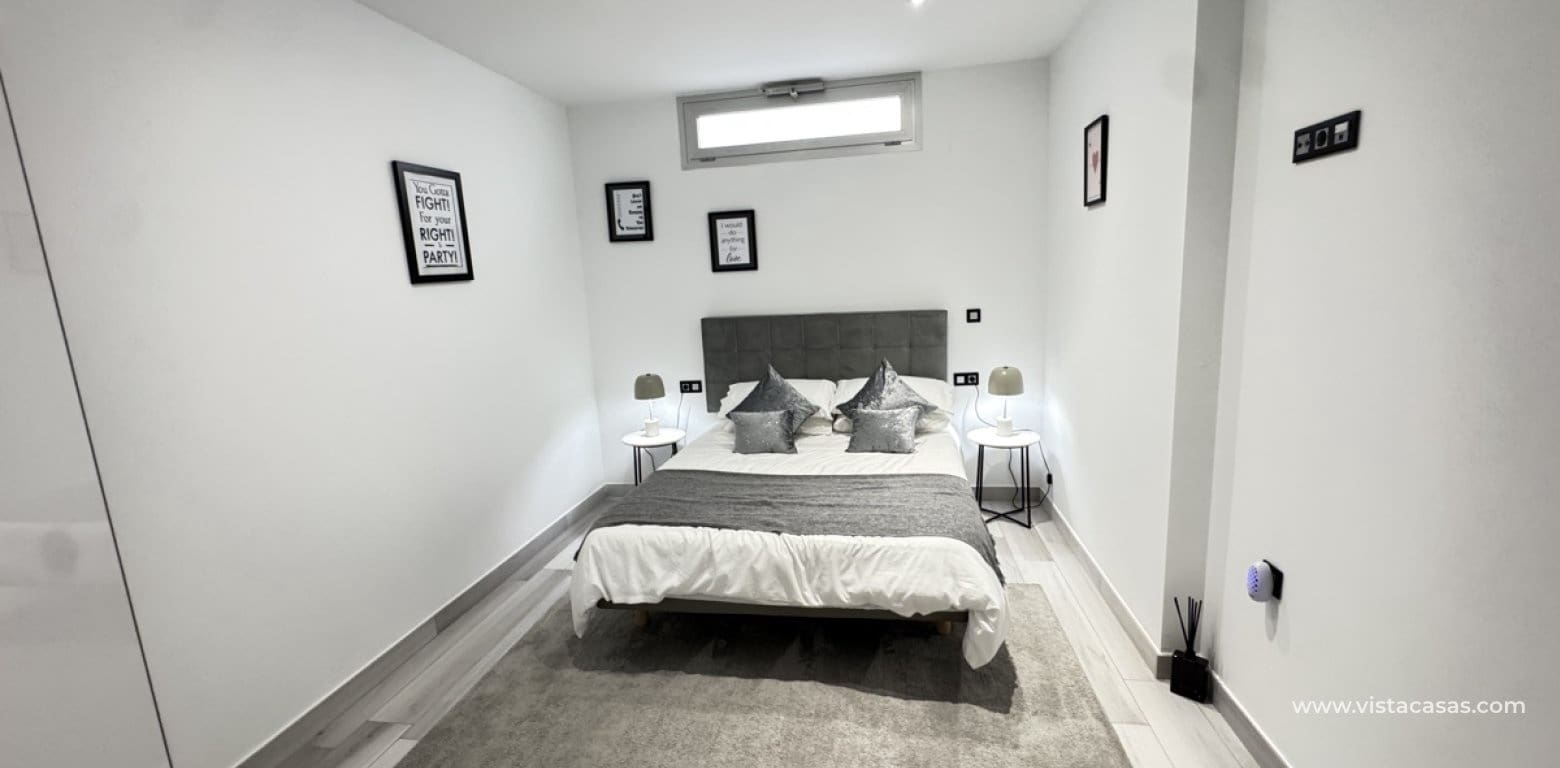 4 makuuhuone Huvila myytävänä paikassa Cabo Roig - 635 000 € (Ref: 8953121)