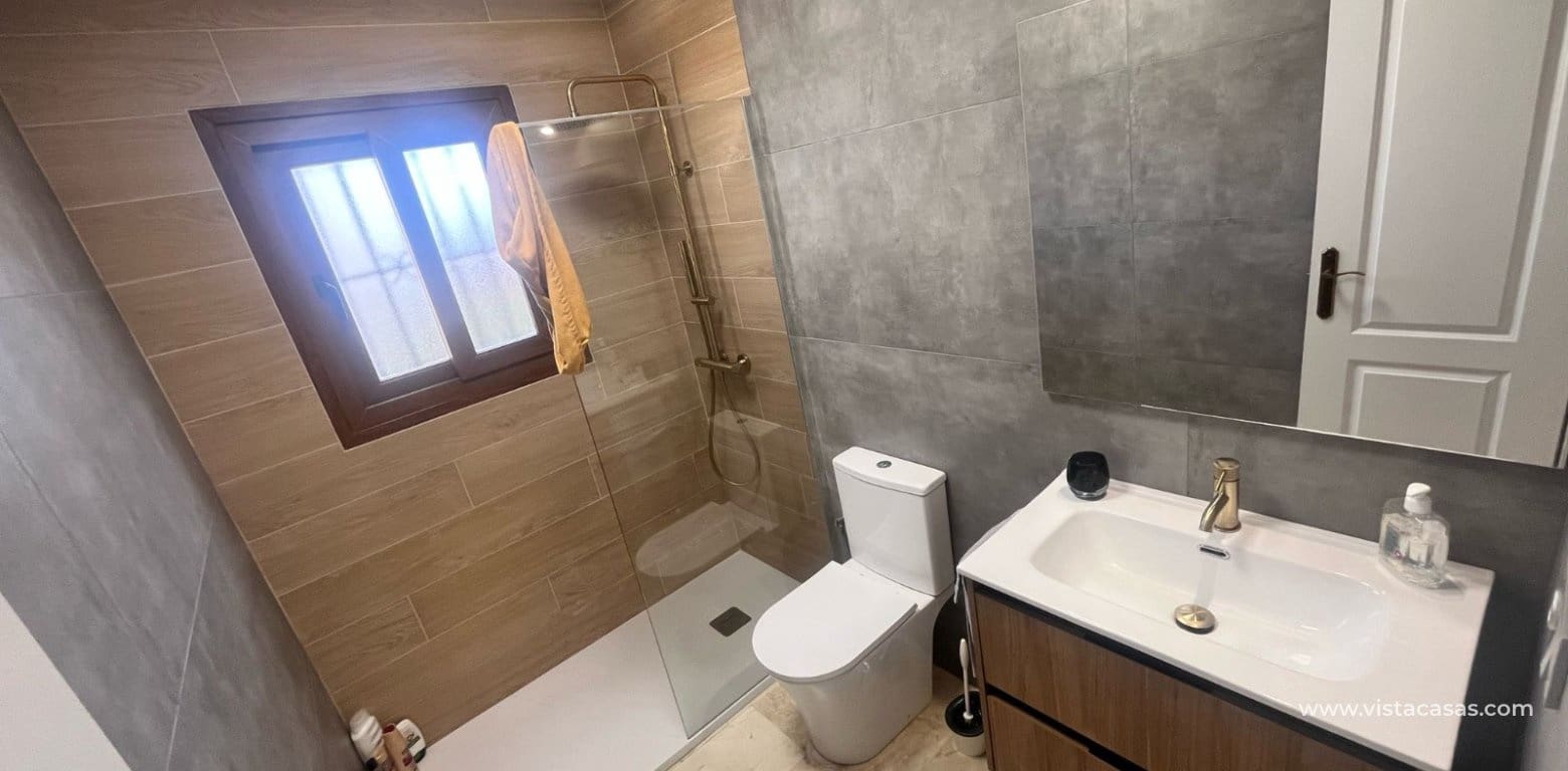 3 bedroom Townhouse for sale in Villamartin with pool - € 275,000 (Ref: 8981023)