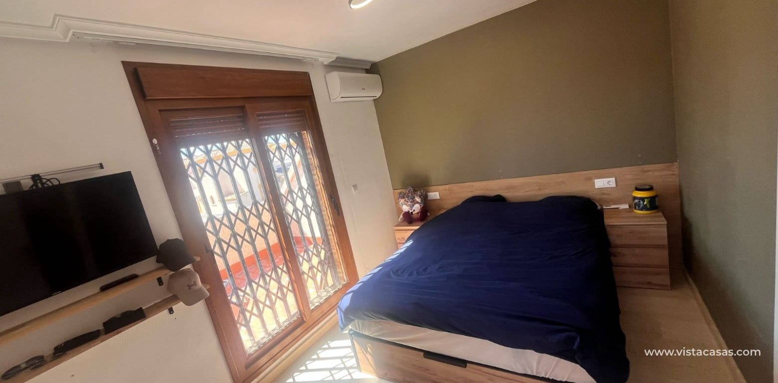 3 bedroom Townhouse for sale in Villamartin with pool - € 275,000 (Ref: 8981023)