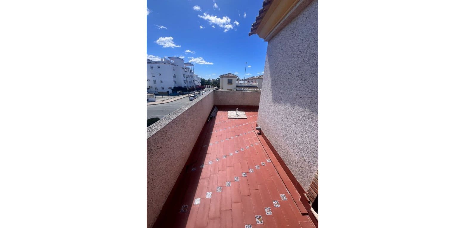 3 bedroom Townhouse for sale in Villamartin with pool - € 275,000 (Ref: 8981023)