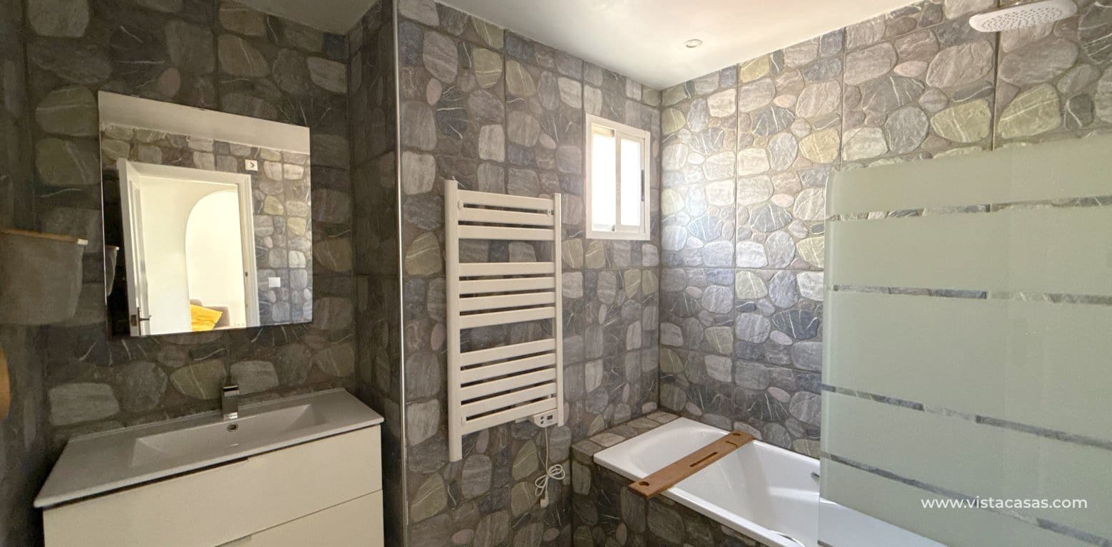 4 bedroom Apartment for sale in Villamartin - € 189,950 (Ref: 9037043)