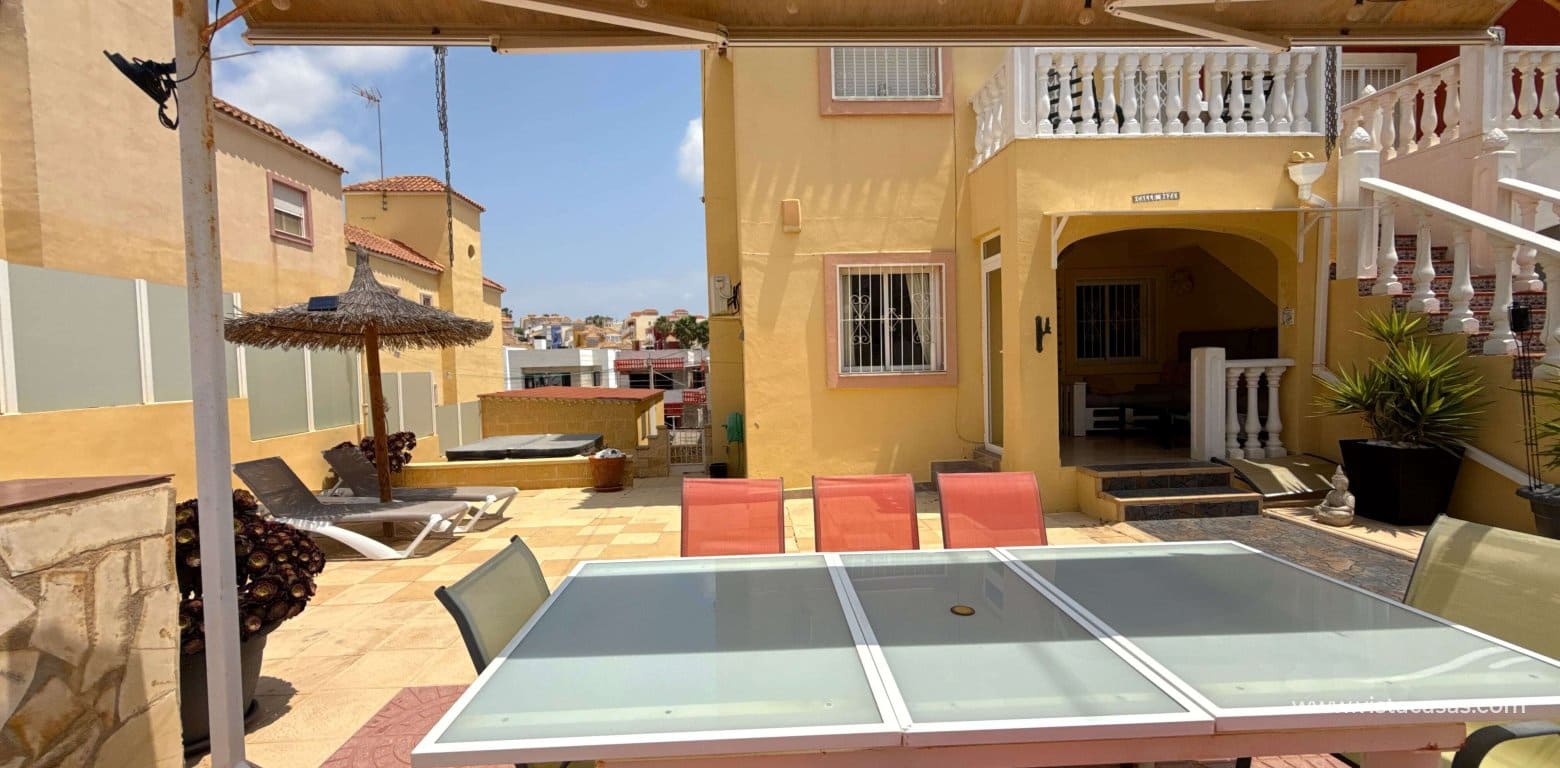 4 bedroom Apartment for sale in Villamartin - € 189,950 (Ref: 9037043)