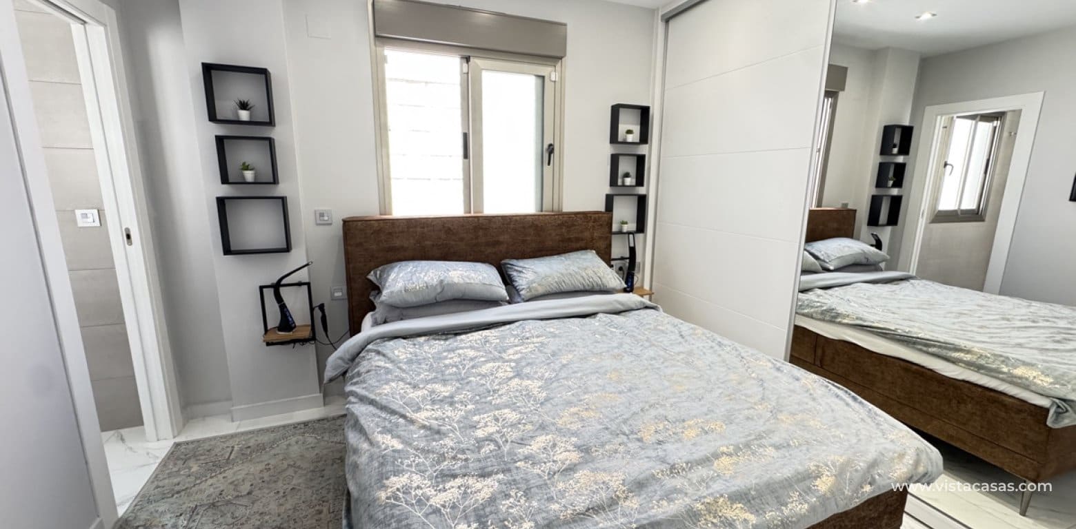 4 quarto Moradia para venda em Villamartin - 450 000 € (Ref: 9041580)