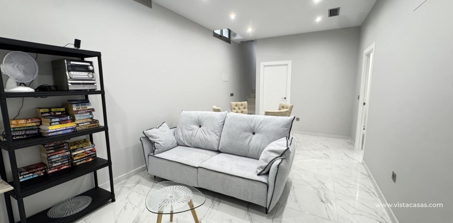 4 quarto Moradia para venda em Villamartin - 450 000 € (Ref: 9041580)