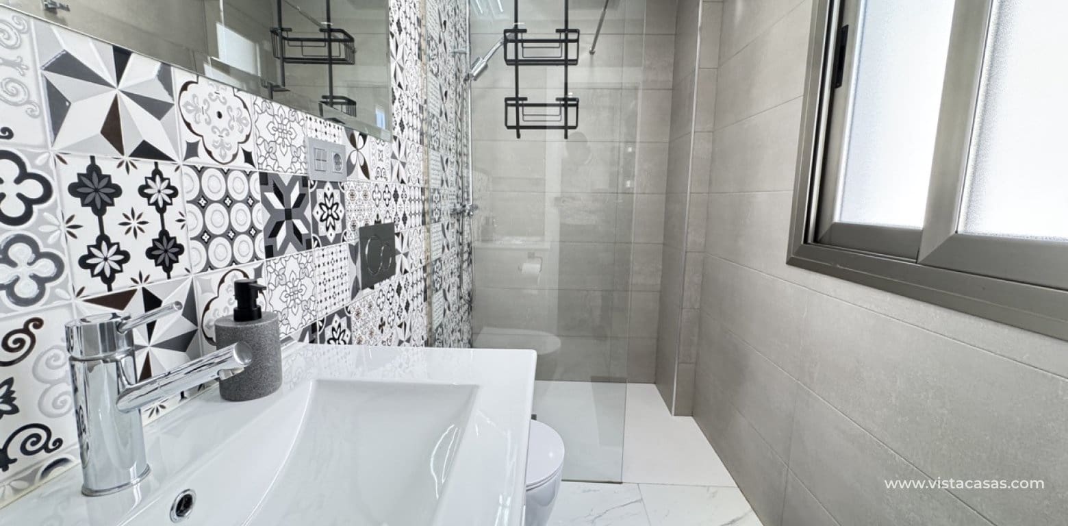 4 quarto Moradia para venda em Villamartin - 450 000 € (Ref: 9041580)