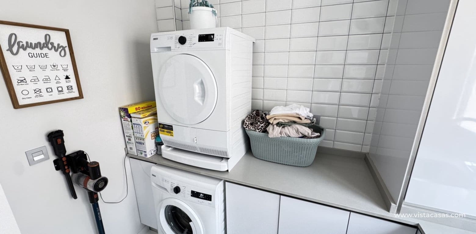 4 quarto Moradia para venda em Villamartin - 450 000 € (Ref: 9041580)