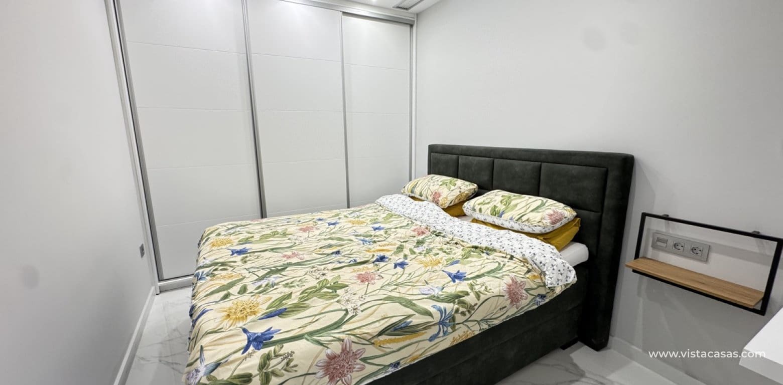 4 quarto Moradia para venda em Villamartin - 450 000 € (Ref: 9041580)