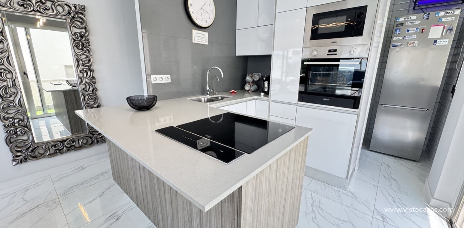 4 quarto Moradia para venda em Villamartin - 450 000 € (Ref: 9041580)