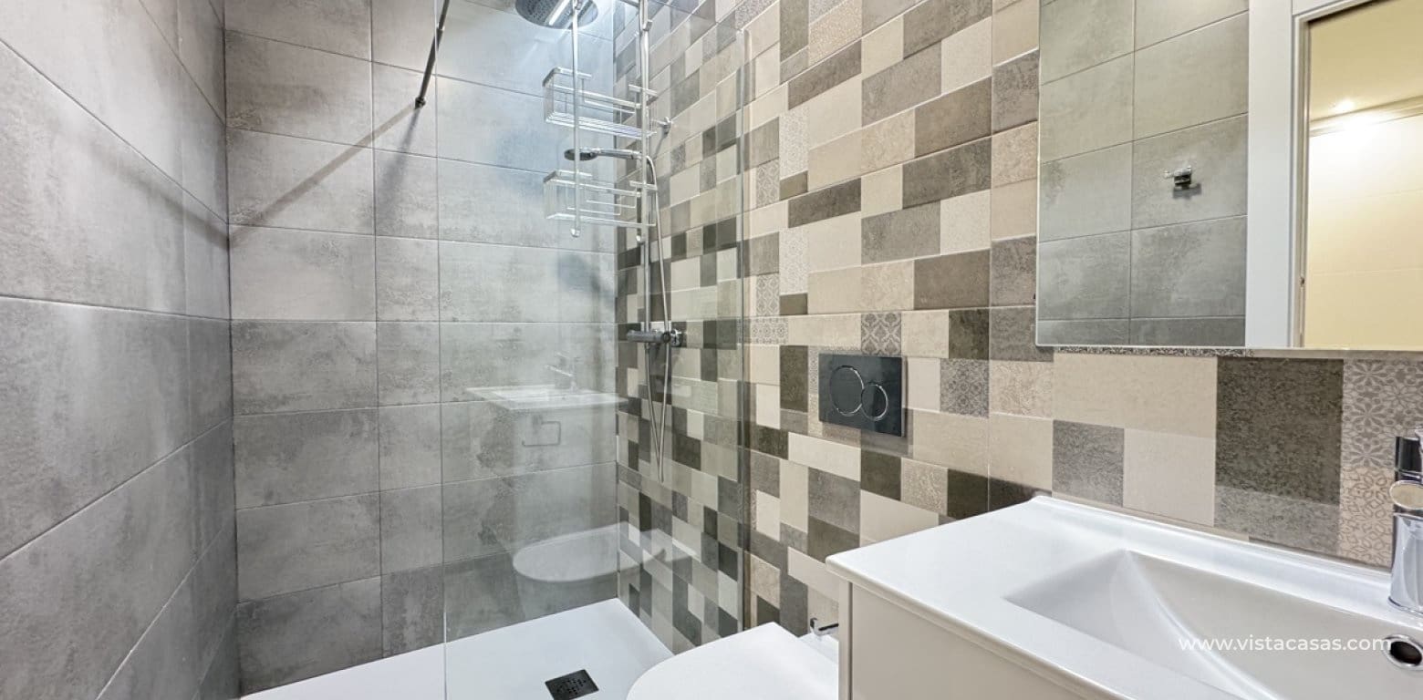 4 quarto Moradia para venda em Villamartin - 450 000 € (Ref: 9041580)