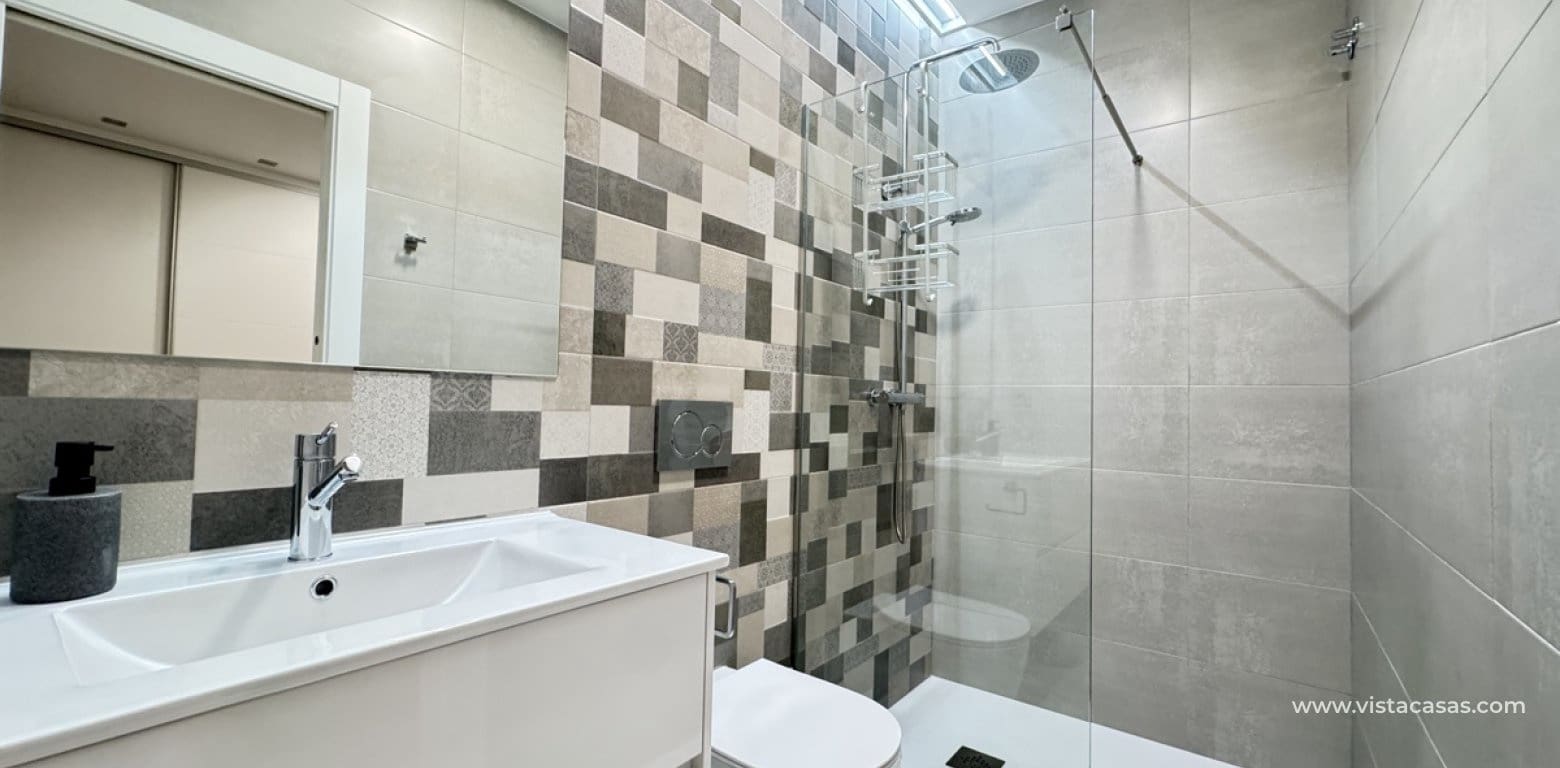 4 quarto Moradia para venda em Villamartin - 450 000 € (Ref: 9041580)