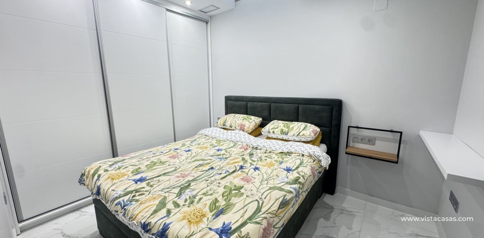 4 quarto Moradia para venda em Villamartin - 450 000 € (Ref: 9041580)