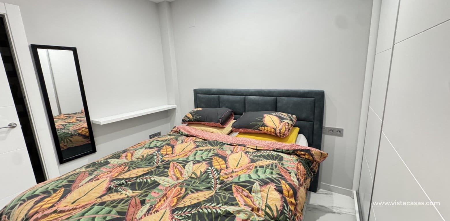 4 quarto Moradia para venda em Villamartin - 450 000 € (Ref: 9041580)