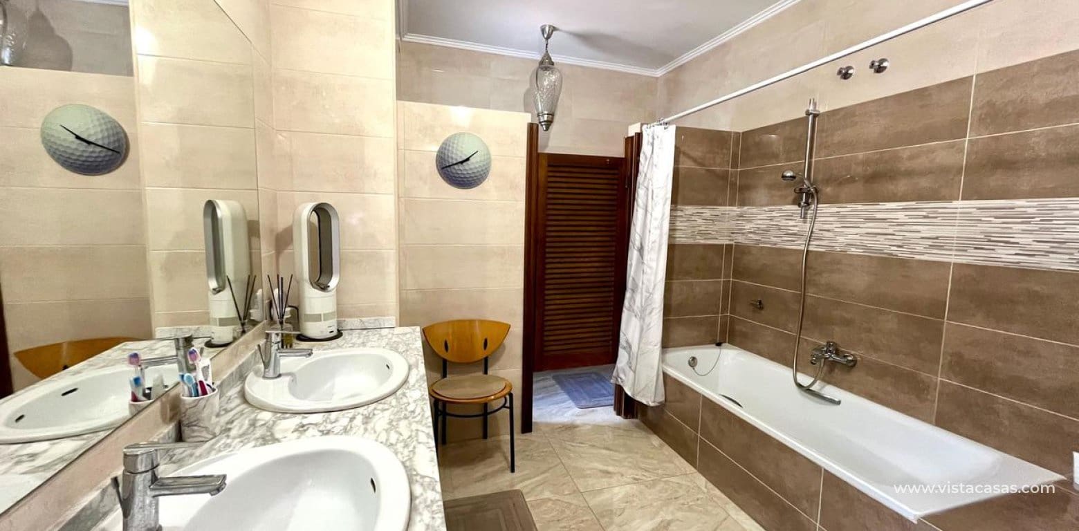 4 bedroom Villa for sale in Villamartin - € 810,000 (Ref: 9043793)