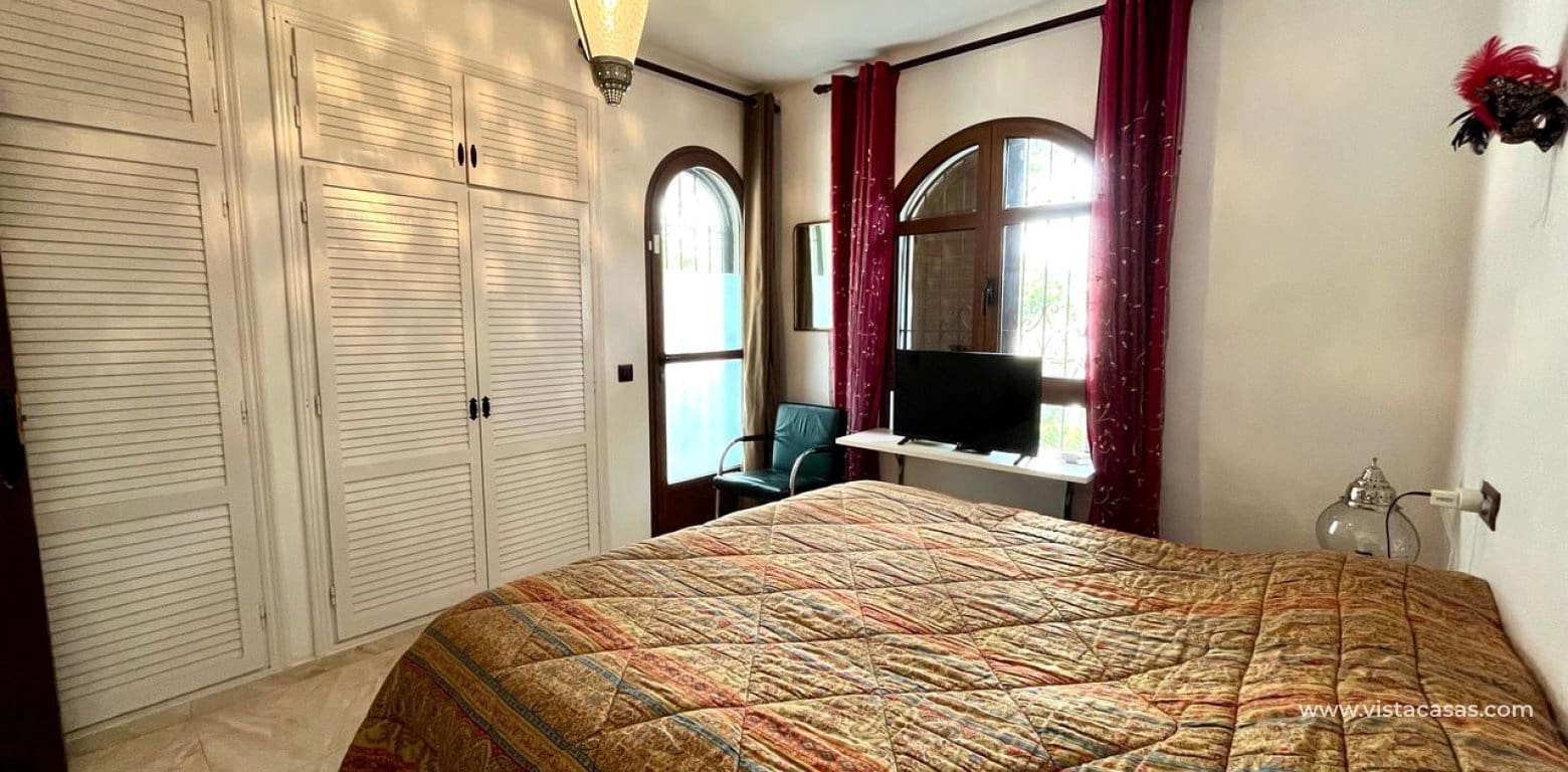 4 bedroom Villa for sale in Villamartin - € 810,000 (Ref: 9043793)