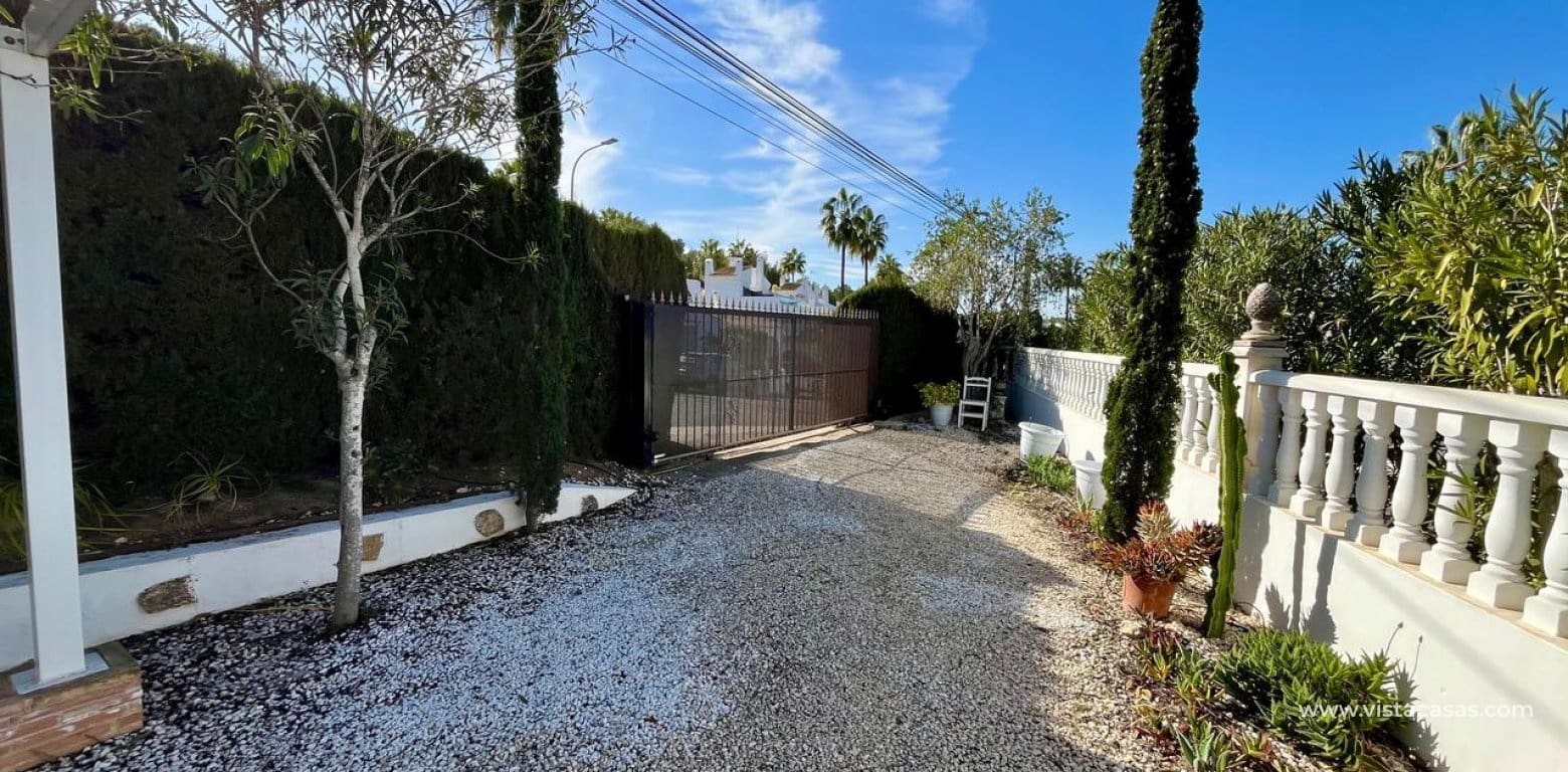 4 bedroom Villa for sale in Villamartin - € 810,000 (Ref: 9043793)