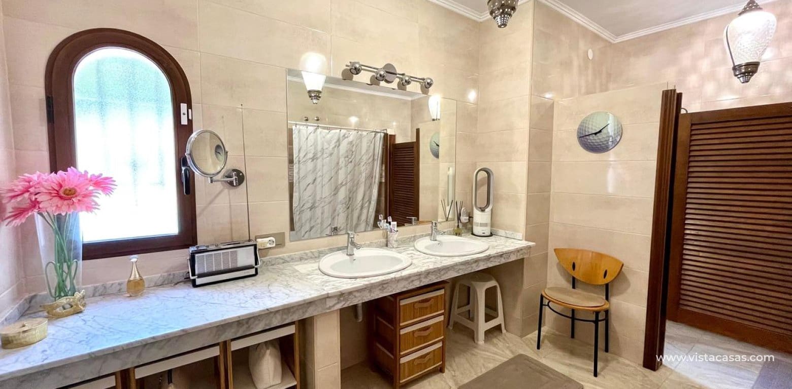 4 bedroom Villa for sale in Villamartin - € 810,000 (Ref: 9043793)