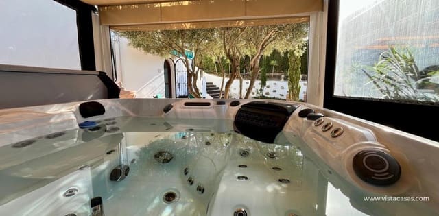 4 makuuhuone Huvila myytävänä paikassa Villamartin, Orihuela - 810 000 € (Ref: 9043793)