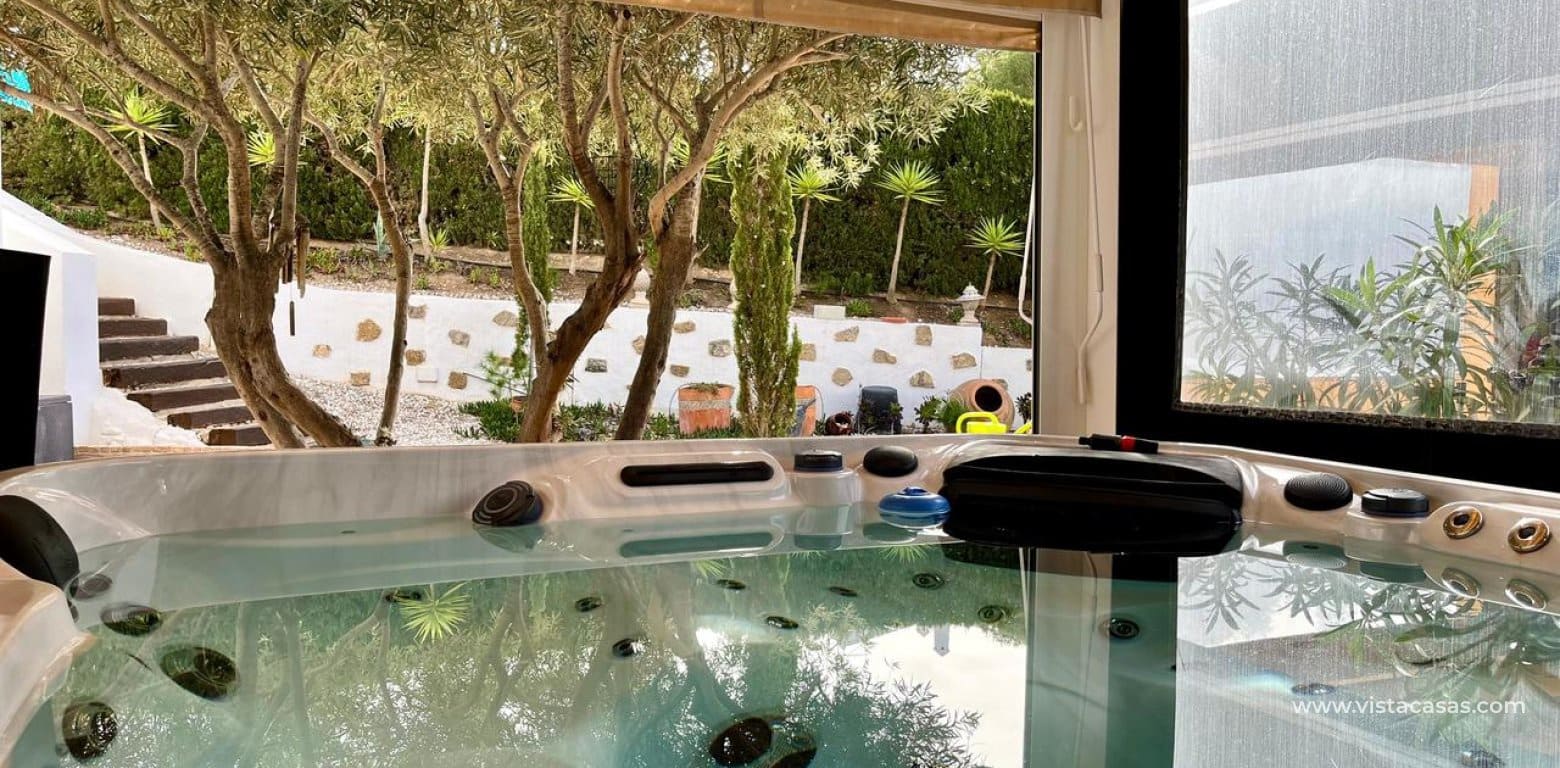 4 bedroom Villa for sale in Villamartin - € 810,000 (Ref: 9043793)