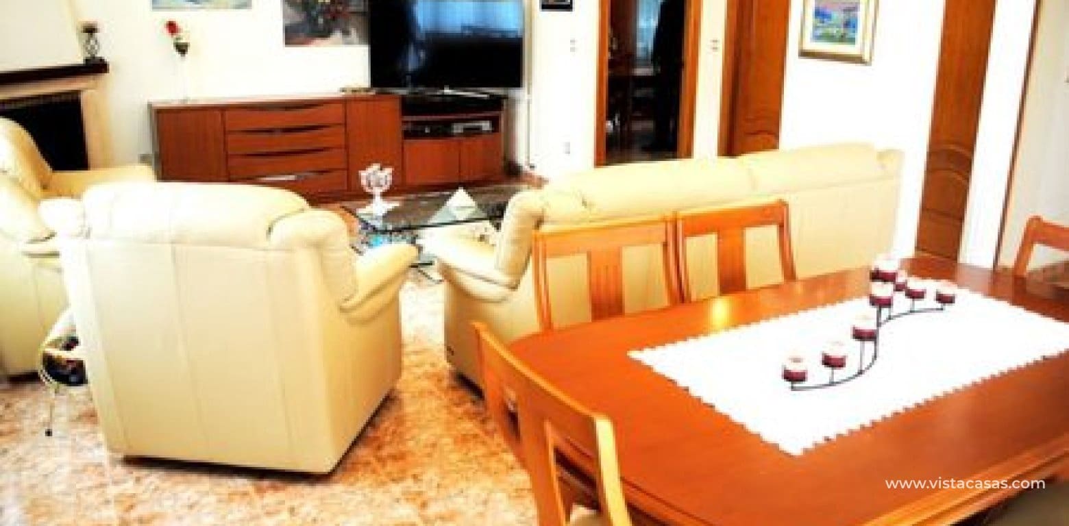 Chalet de 3 habitaciones en La Zenia en venta - 650.000 € (Ref: 9057004)