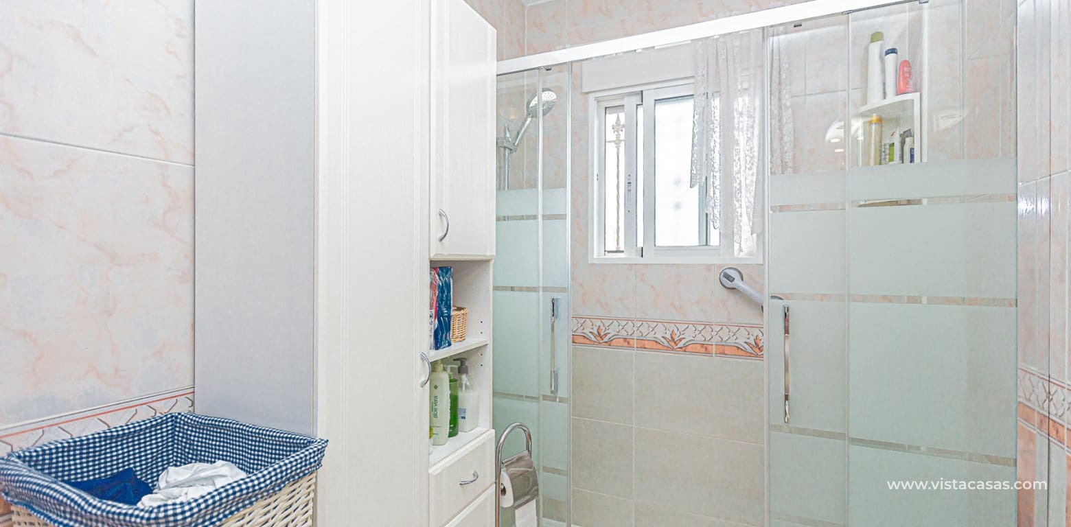 3 makuuhuone Omakotitalo myytävänä paikassa Playa Flamenca - 225 000 € (Ref: 9060740)