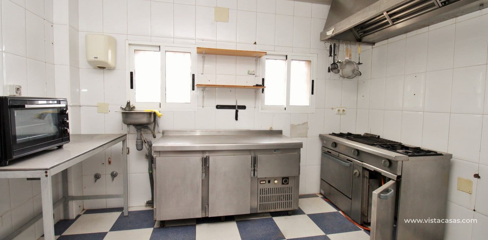 3 slaapkamer Commercieel te koop in Villamartin - € 374.900 (Ref: 9123720)